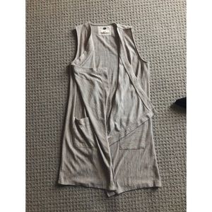 Cupio cream, sleeveless cardigan